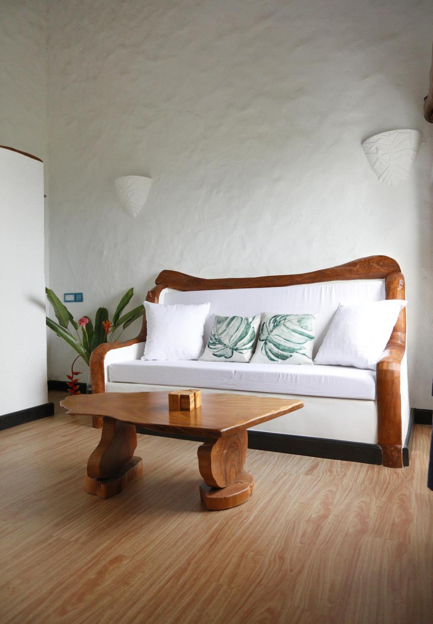 The Salty Palms Apartman